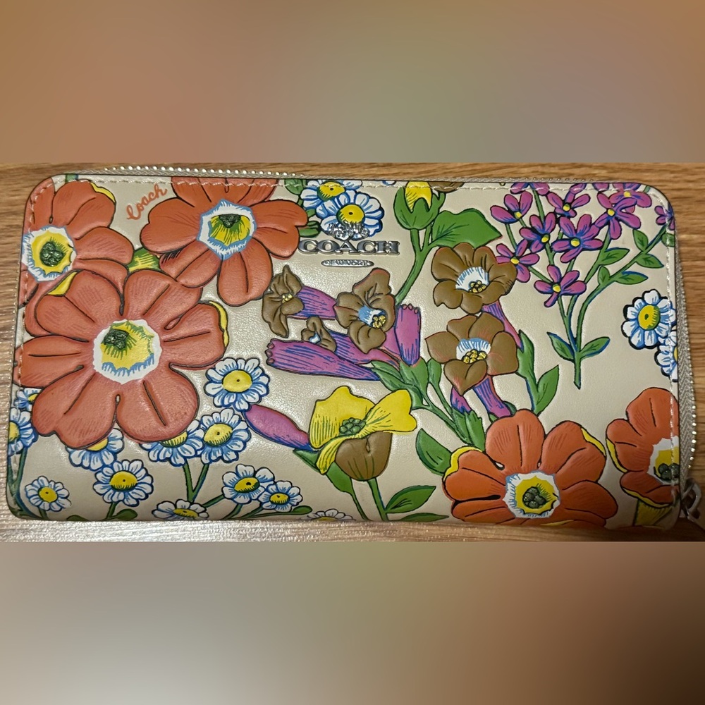 Coach Shoulder/crossbody Bag Vibrant Floral Design with matching wallets. EUC - Picture 8 of 15